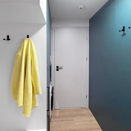 Downtown Petrol Blue Studio, Ac, Wi-fi, Free Parking * Bratislava