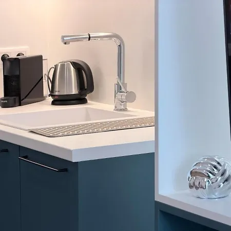 Downtown Petrol Blue Studio, Ac, Wi-fi, Free Parking Apartmán